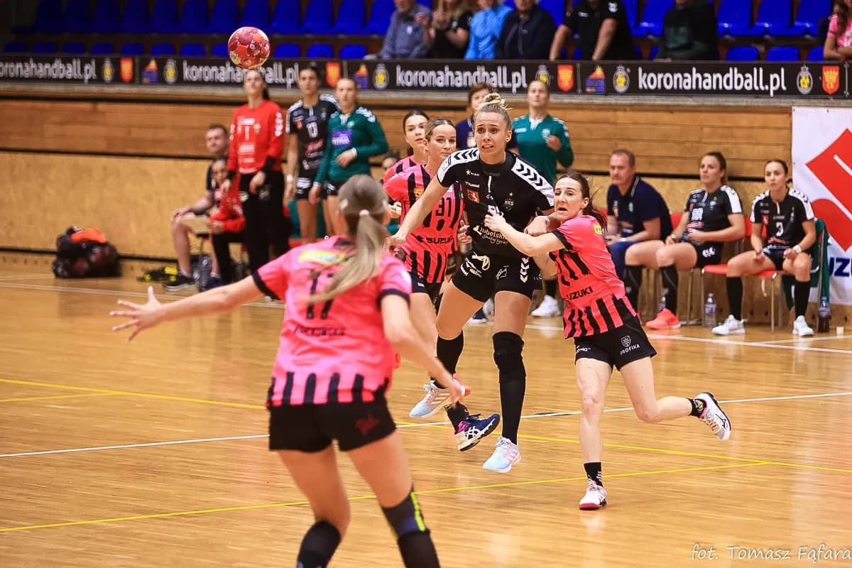 Suzuki Korona Handball Kielce – MKS Funfloor Perła Lublin 22:29