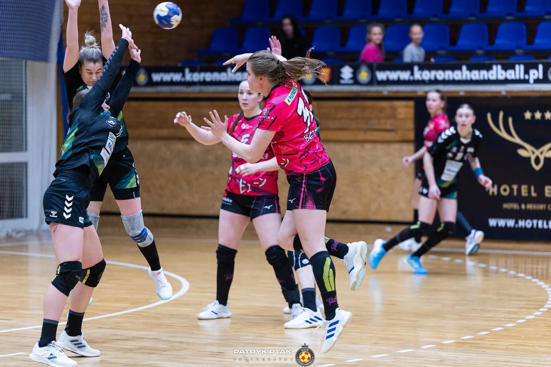 Galeria z meczu Suzuki Korona Handball Kielce – Galiczanka Lwów  fot. Patryk Ptak. Dziękujemy