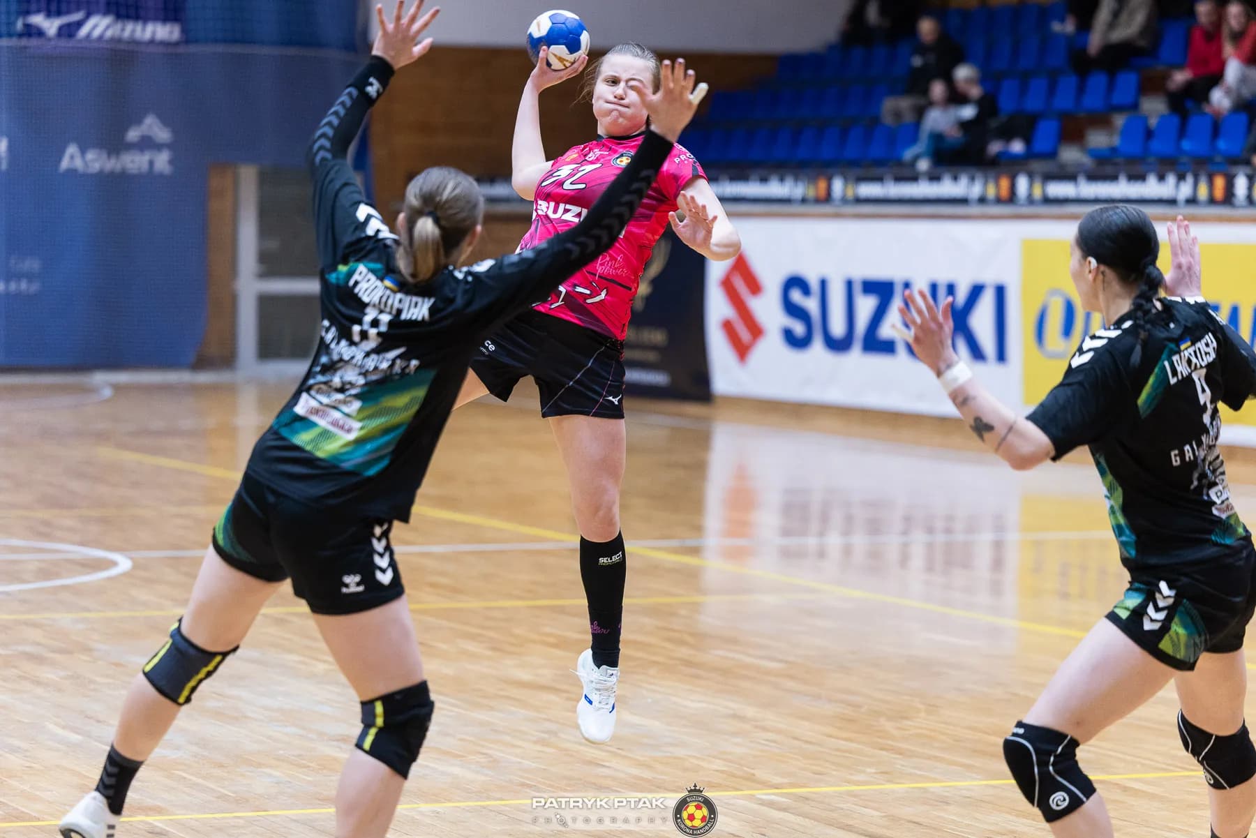 Galeria z meczu Suzuki Korona Handball Kielce – Galiczanka Lwów  fot. Patryk Ptak. Dziękujemy