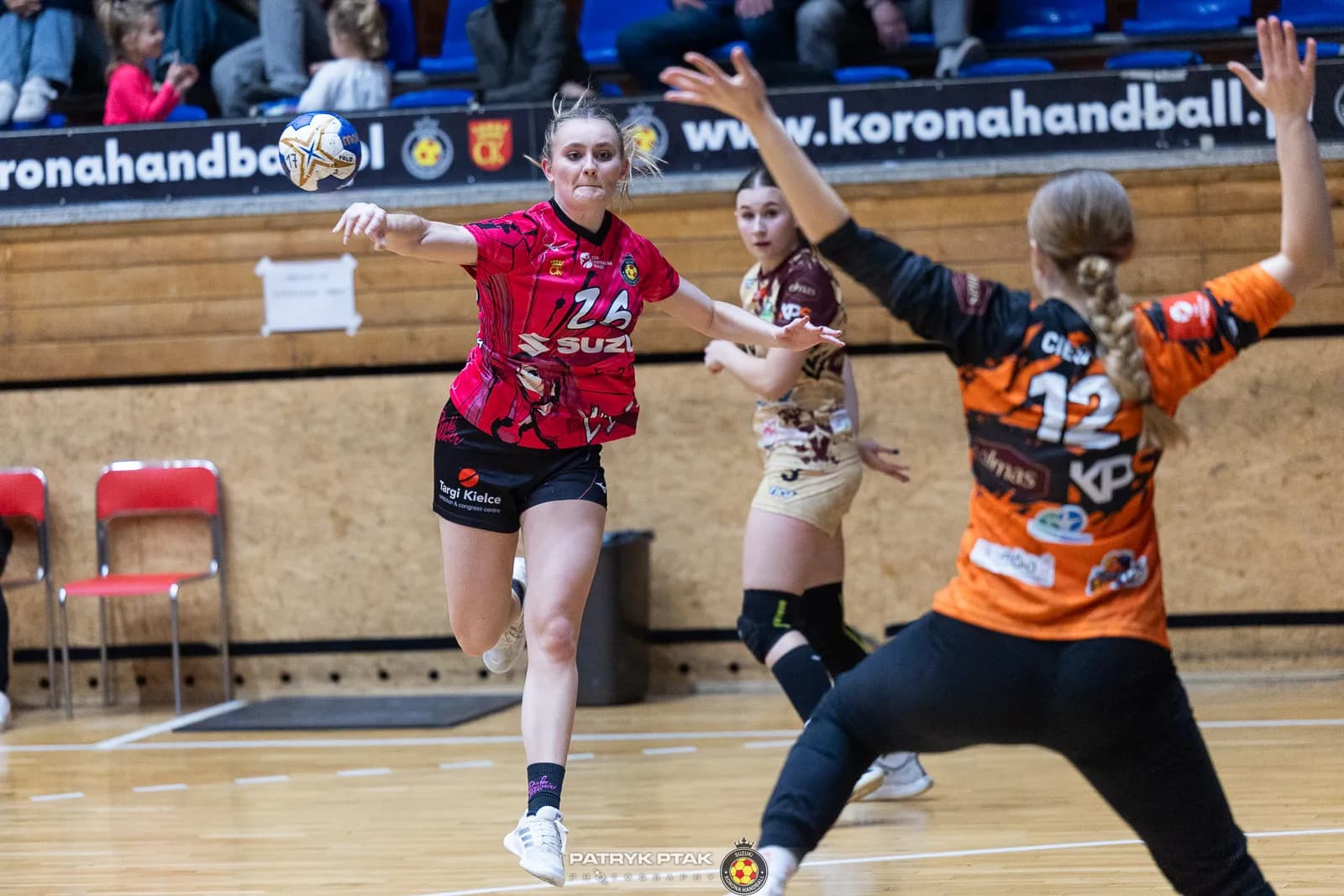 Galeria zdjęć z meczu Suzuki Korona Handball -Elmas-KPS APR Radom,   📷fot. Patryk Ptak