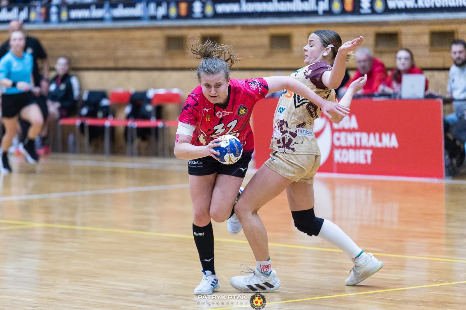 Galeria zdjęć z meczu Suzuki Korona Handball -Elmas-KPS APR Radom,   📷fot. Patryk Ptak