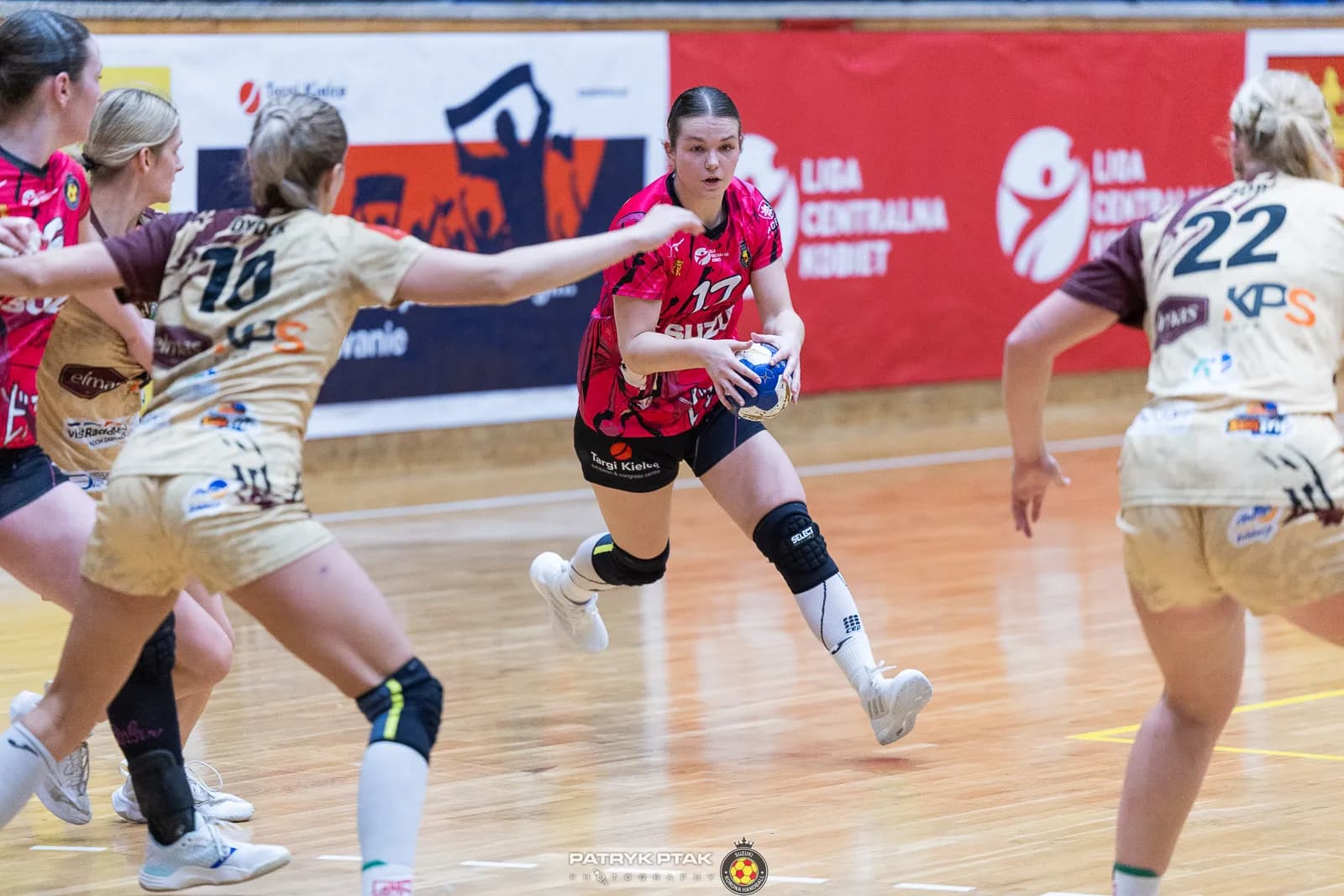 Galeria zdjęć z meczu Suzuki Korona Handball -Elmas-KPS APR Radom,   📷fot. Patryk Ptak