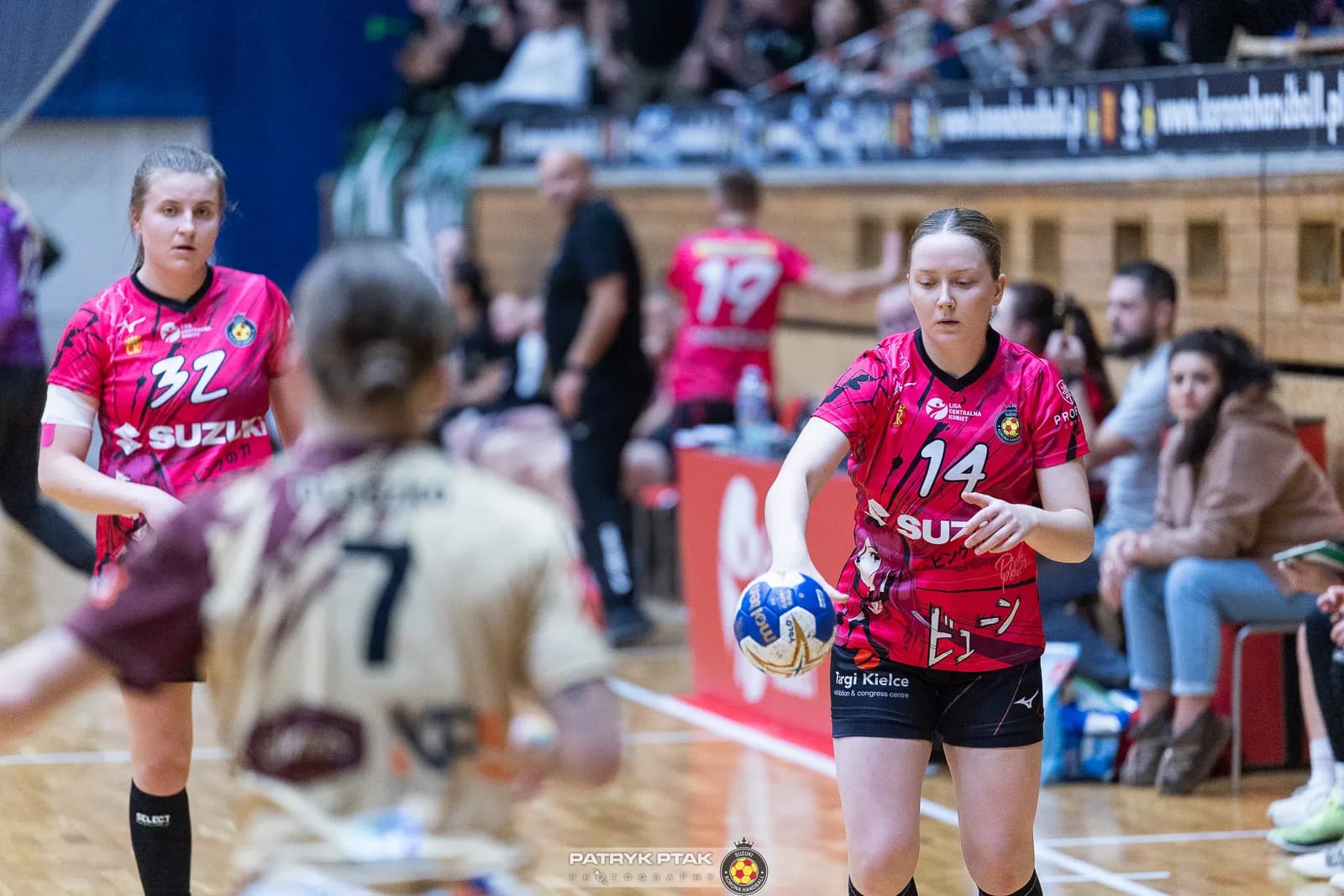 Galeria zdjęć z meczu Suzuki Korona Handball -Elmas-KPS APR Radom,   📷fot. Patryk Ptak