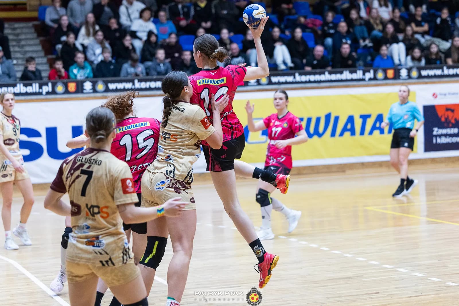 Galeria zdjęć z meczu Suzuki Korona Handball -Elmas-KPS APR Radom,   📷fot. Patryk Ptak