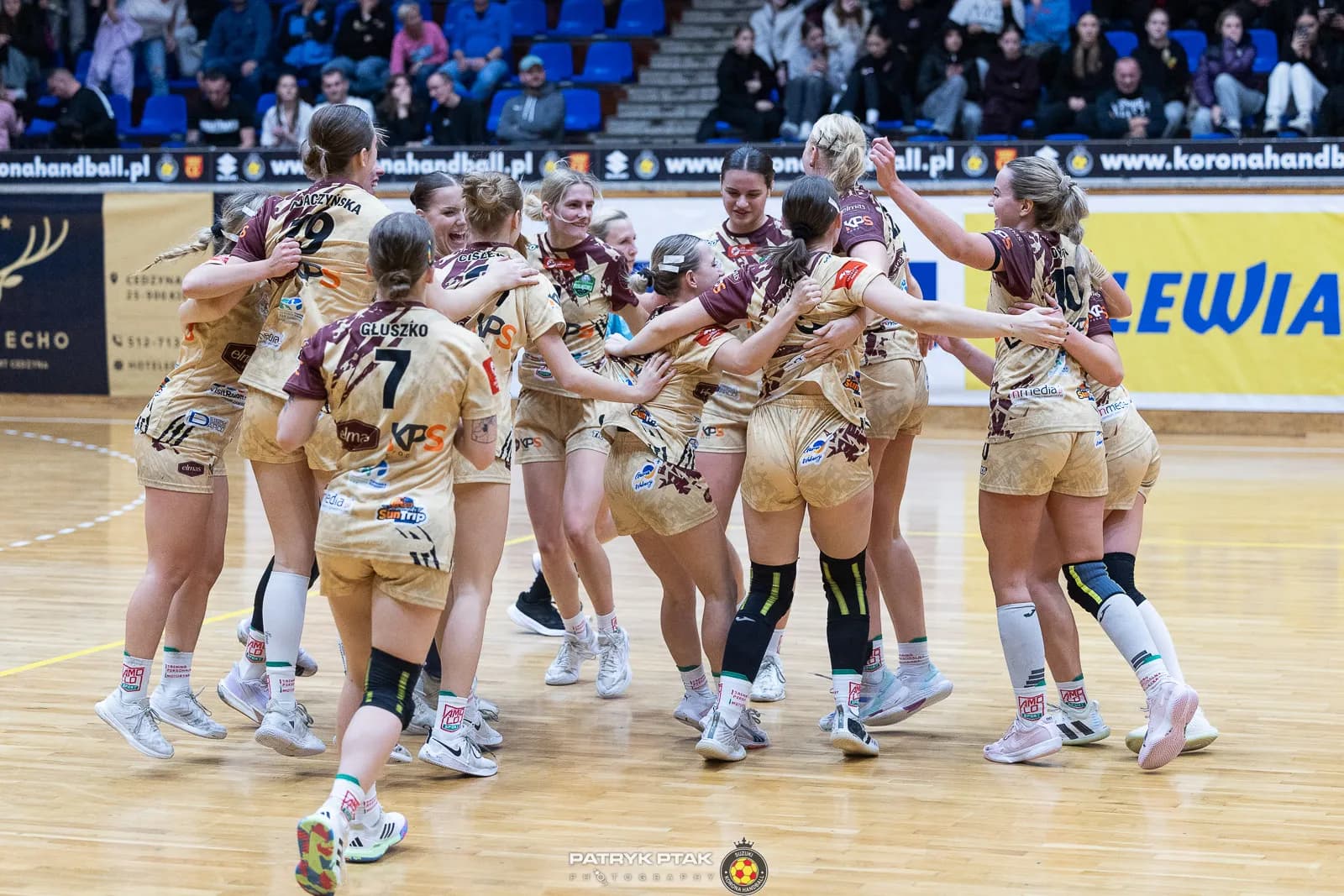 Galeria zdjęć z meczu Suzuki Korona Handball -Elmas-KPS APR Radom,   📷fot. Patryk Ptak