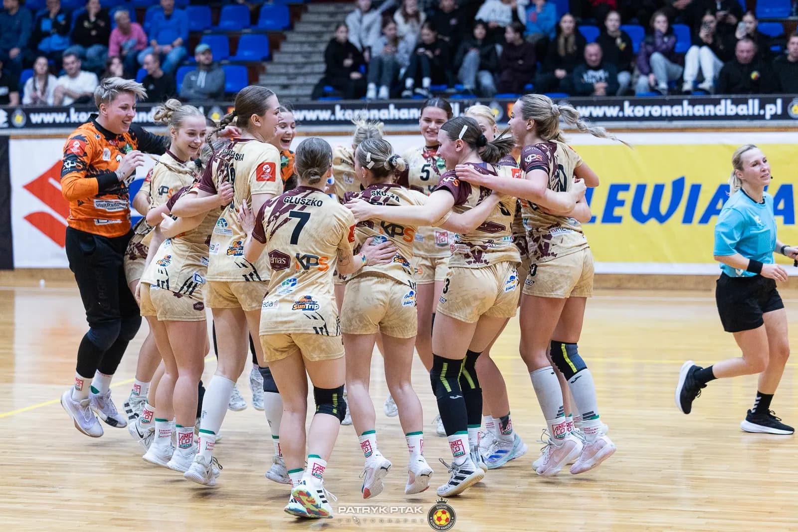 Galeria zdjęć z meczu Suzuki Korona Handball -Elmas-KPS APR Radom,   📷fot. Patryk Ptak