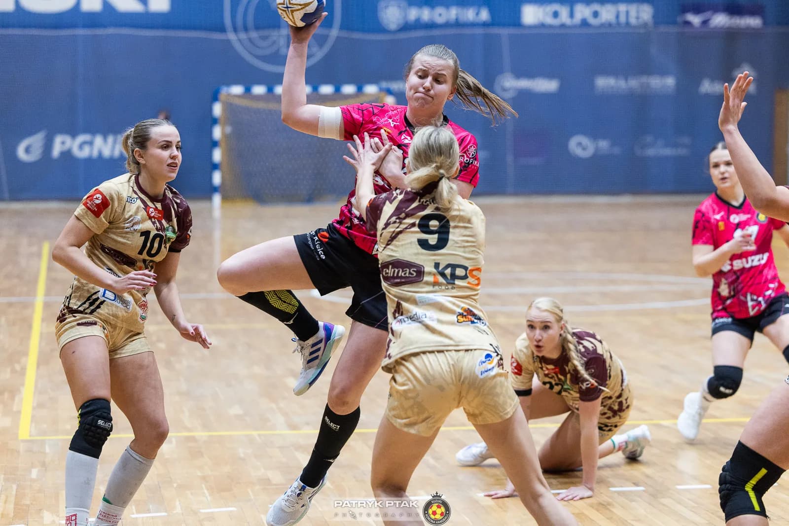 Galeria zdjęć z meczu Suzuki Korona Handball -Elmas-KPS APR Radom,   📷fot. Patryk Ptak