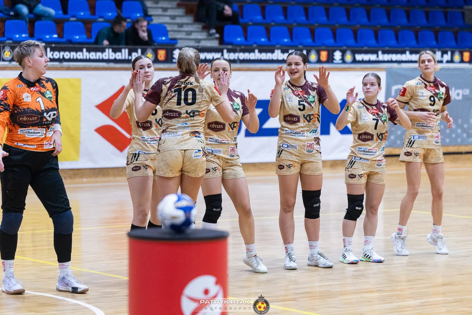 Galeria zdjęć z meczu Suzuki Korona Handball -Elmas-KPS APR Radom,   📷fot. Patryk Ptak