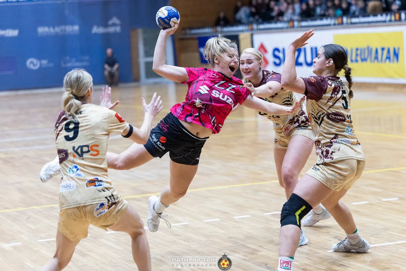Galeria zdjęć z meczu Suzuki Korona Handball -Elmas-KPS APR Radom,   📷fot. Patryk Ptak