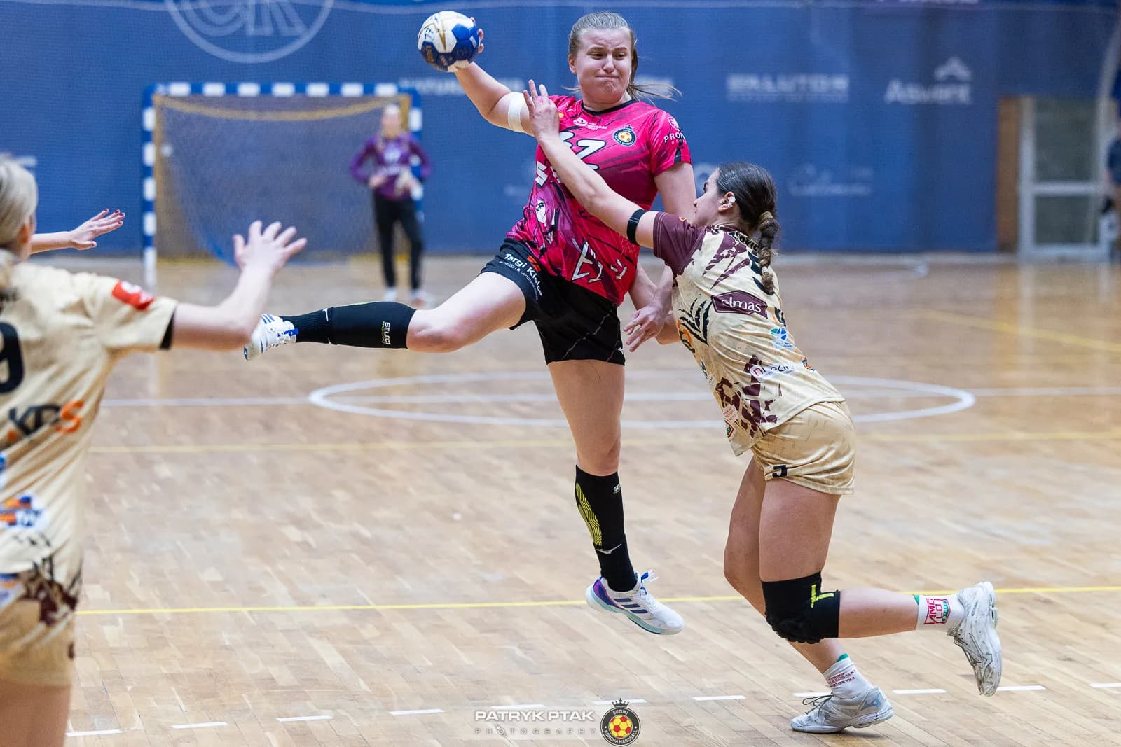Galeria zdjęć z meczu Suzuki Korona Handball -Elmas-KPS APR Radom,   📷fot. Patryk Ptak