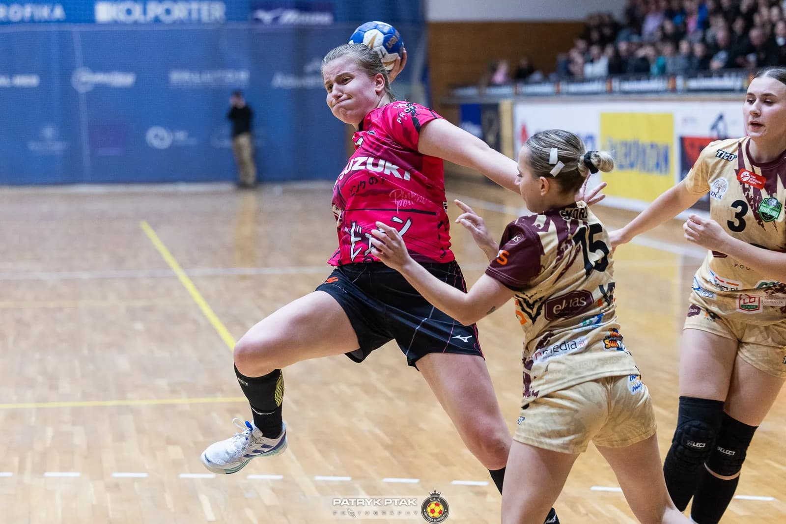 Galeria zdjęć z meczu Suzuki Korona Handball -Elmas-KPS APR Radom,   📷fot. Patryk Ptak