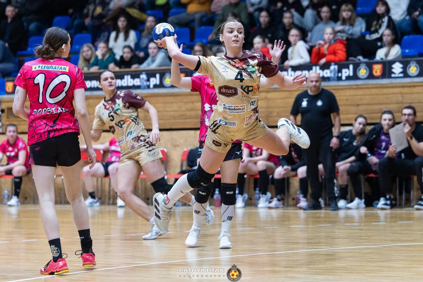 Galeria zdjęć z meczu Suzuki Korona Handball -Elmas-KPS APR Radom,   📷fot. Patryk Ptak