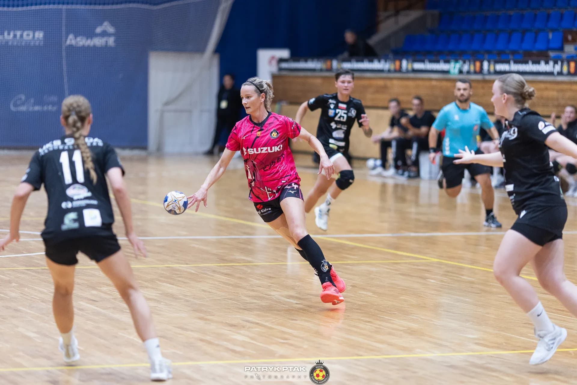 Suzuki Korona Handball Kielce vs UKS Dziewiątka Legnica