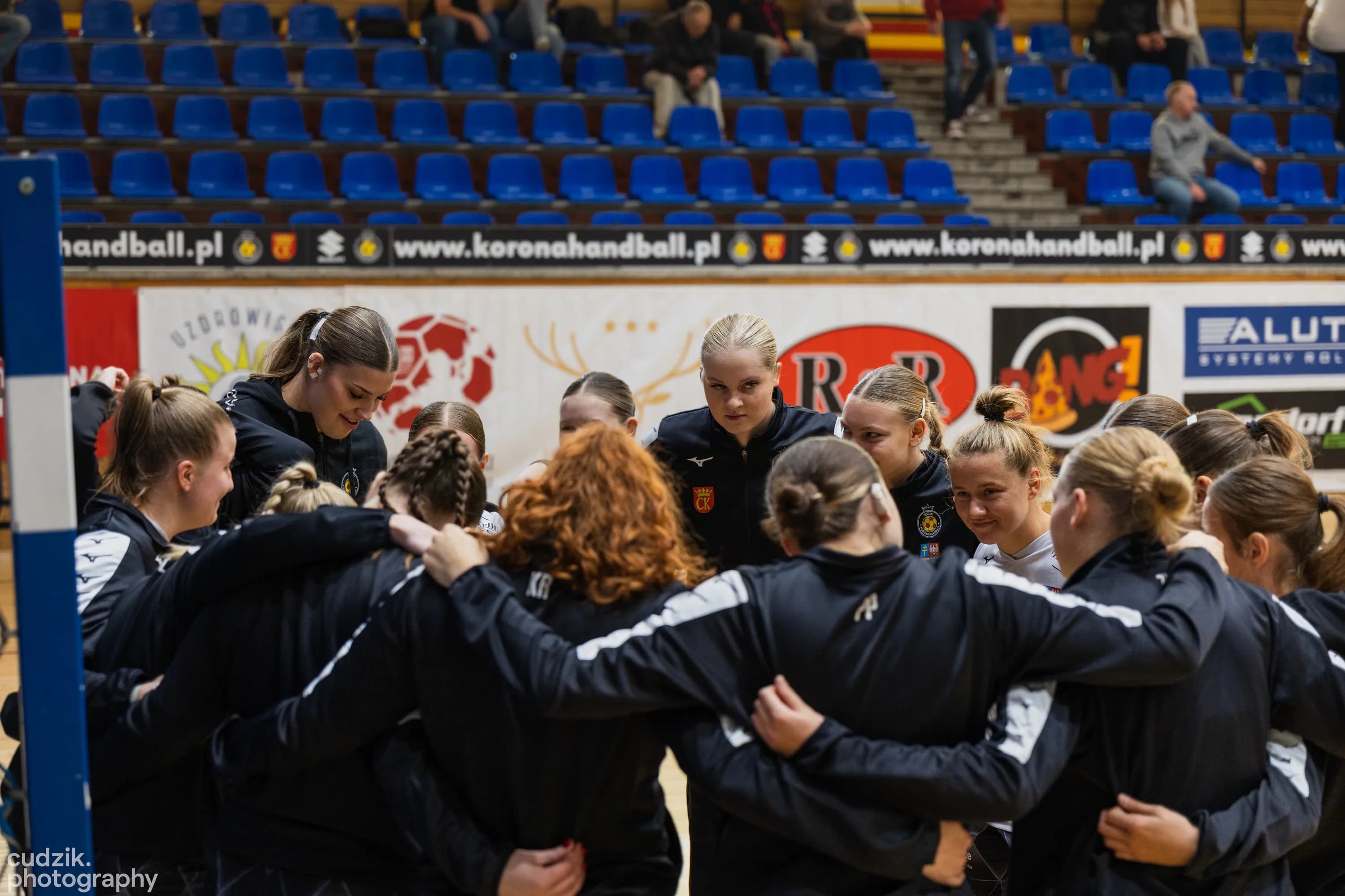 Zdjęcia z meczu Korona Handball Kielce – Dziewiątka Legnica