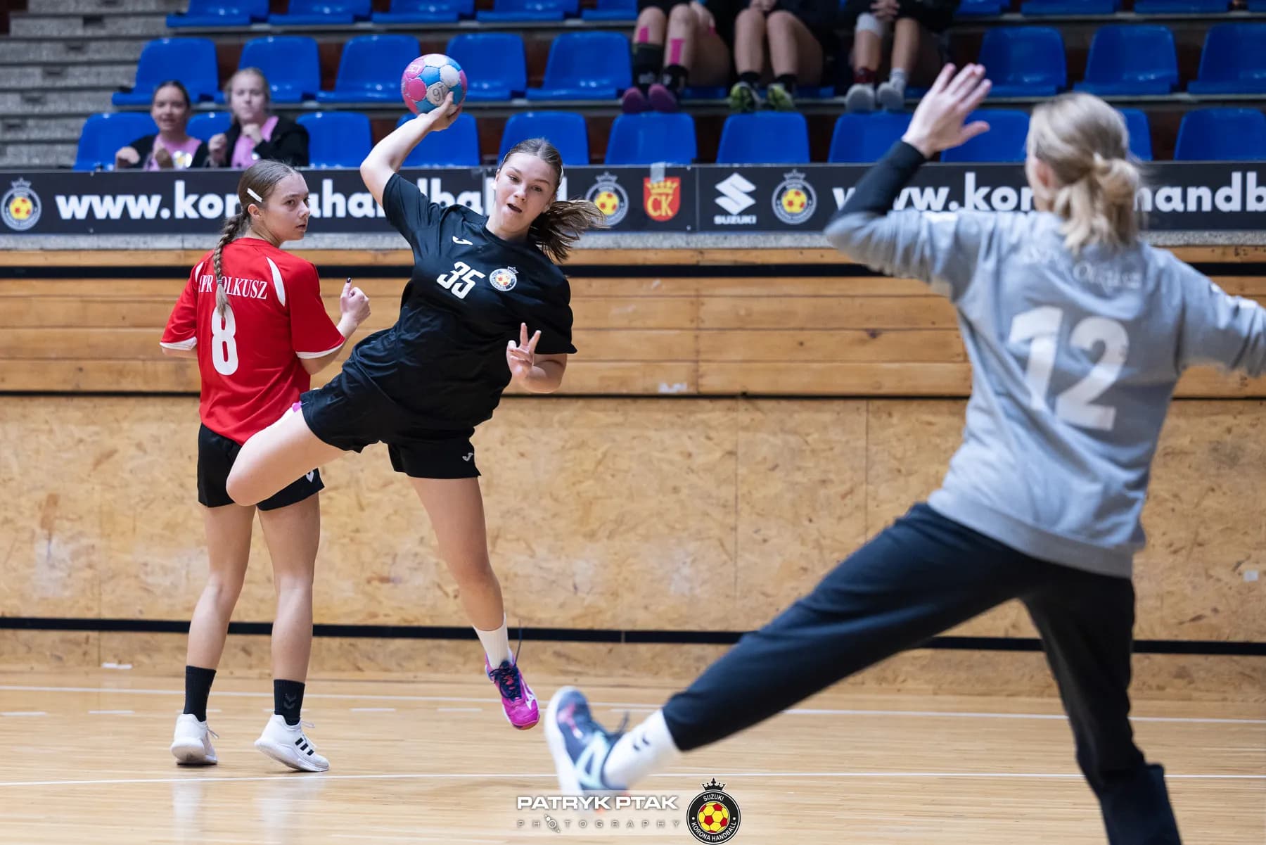 Juniorki młodsze: Korona Handbal Kielce vs. SPR Olkusz