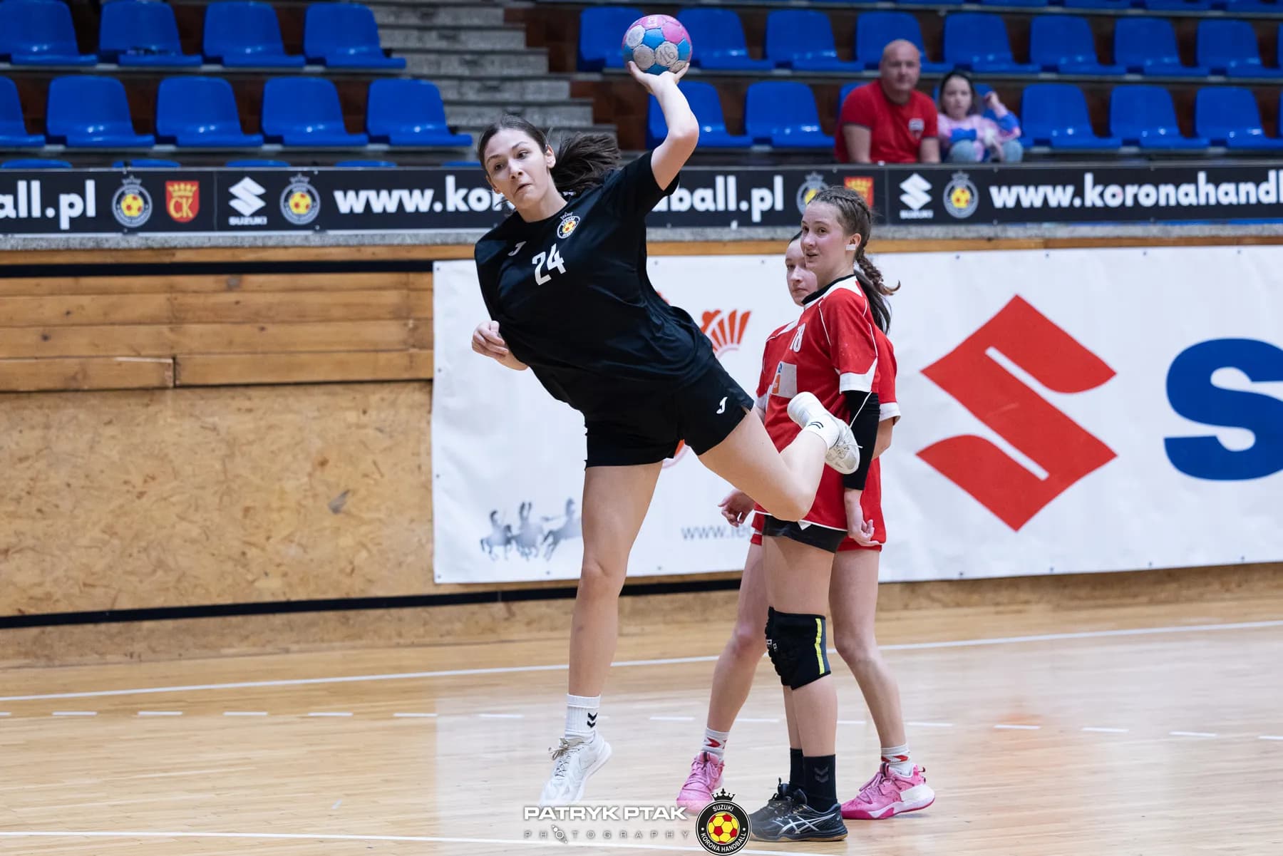 Juniorki młodsze: Korona Handbal Kielce vs. SPR Olkusz