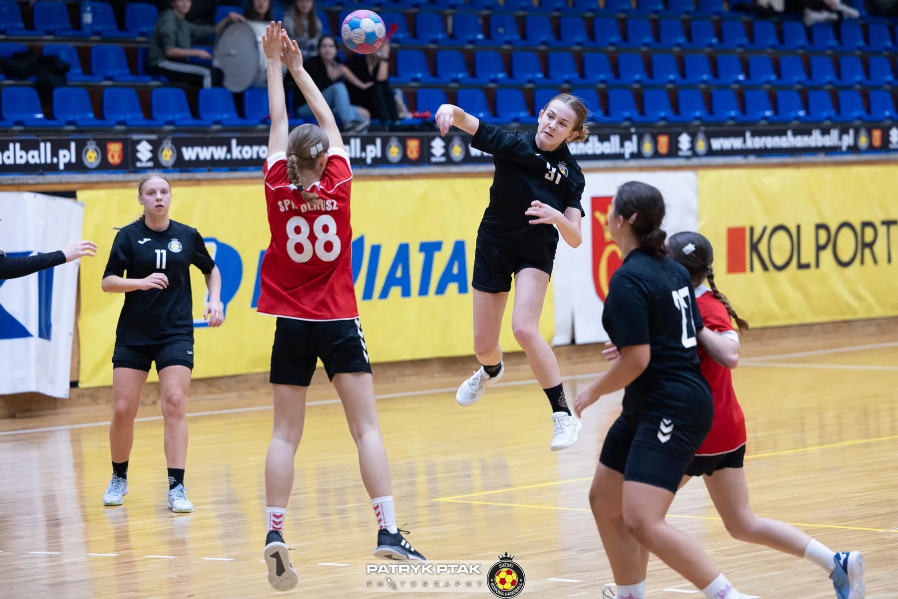 Juniorki młodsze: Korona Handbal Kielce vs. SPR Olkusz