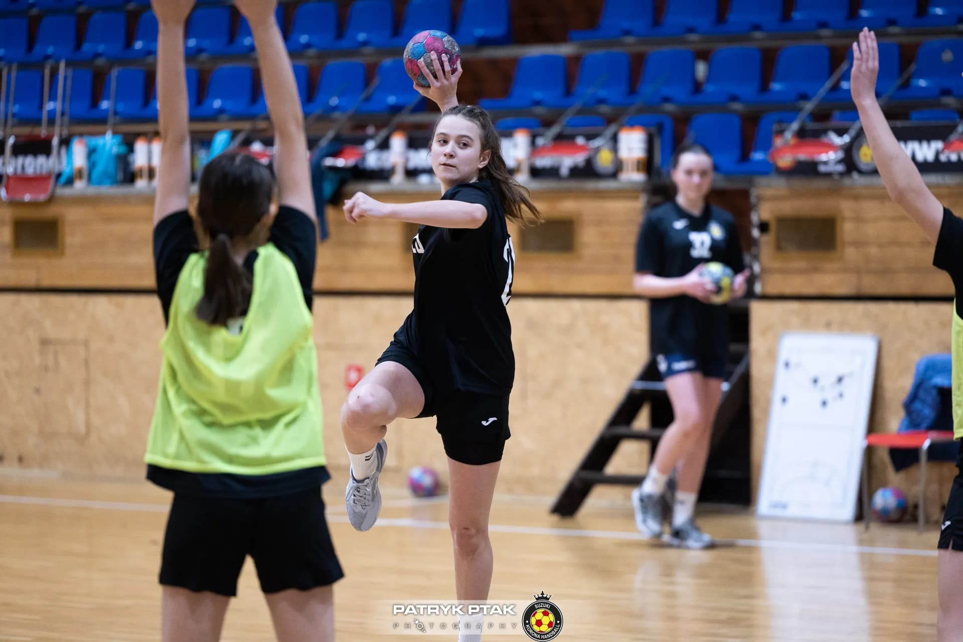 Ferie z piłką ręczną (Juniorki, juniorki młodsze)