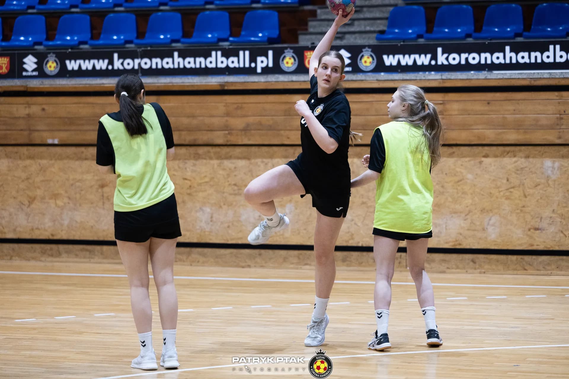 Ferie z piłką ręczną (Juniorki, juniorki młodsze)